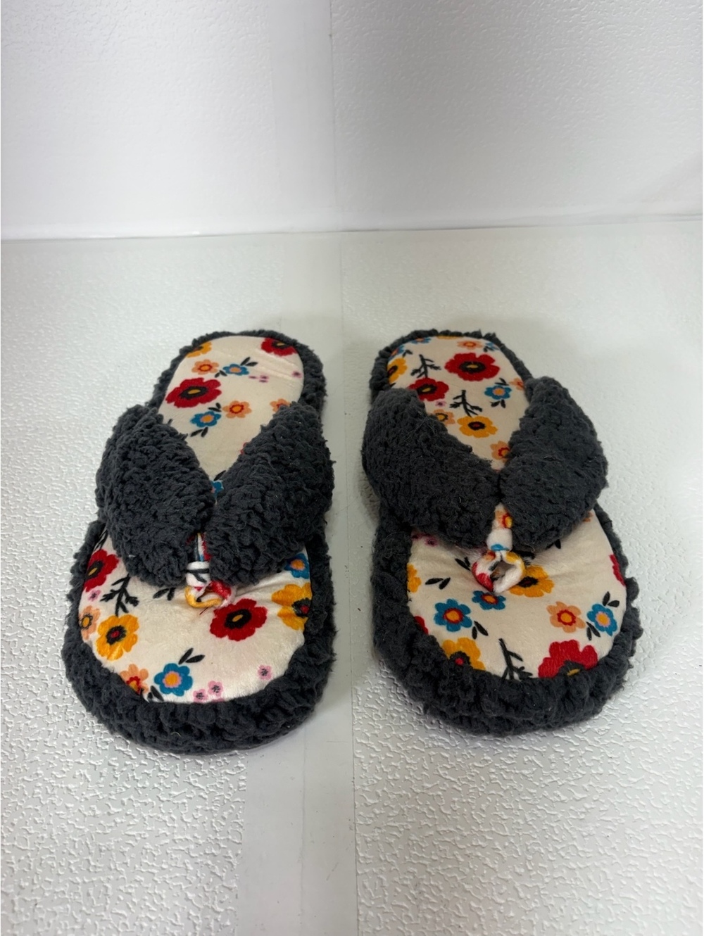 Lazy One Women's L/XL Floral Fuzzy Flip Flop Slippers